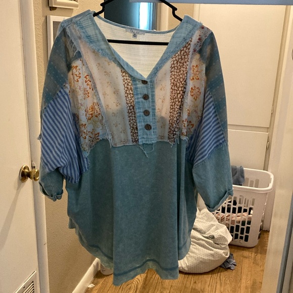 Oli & Hali Vintage Patchwork Blouse in Green and Cream - Picture 3 of 4